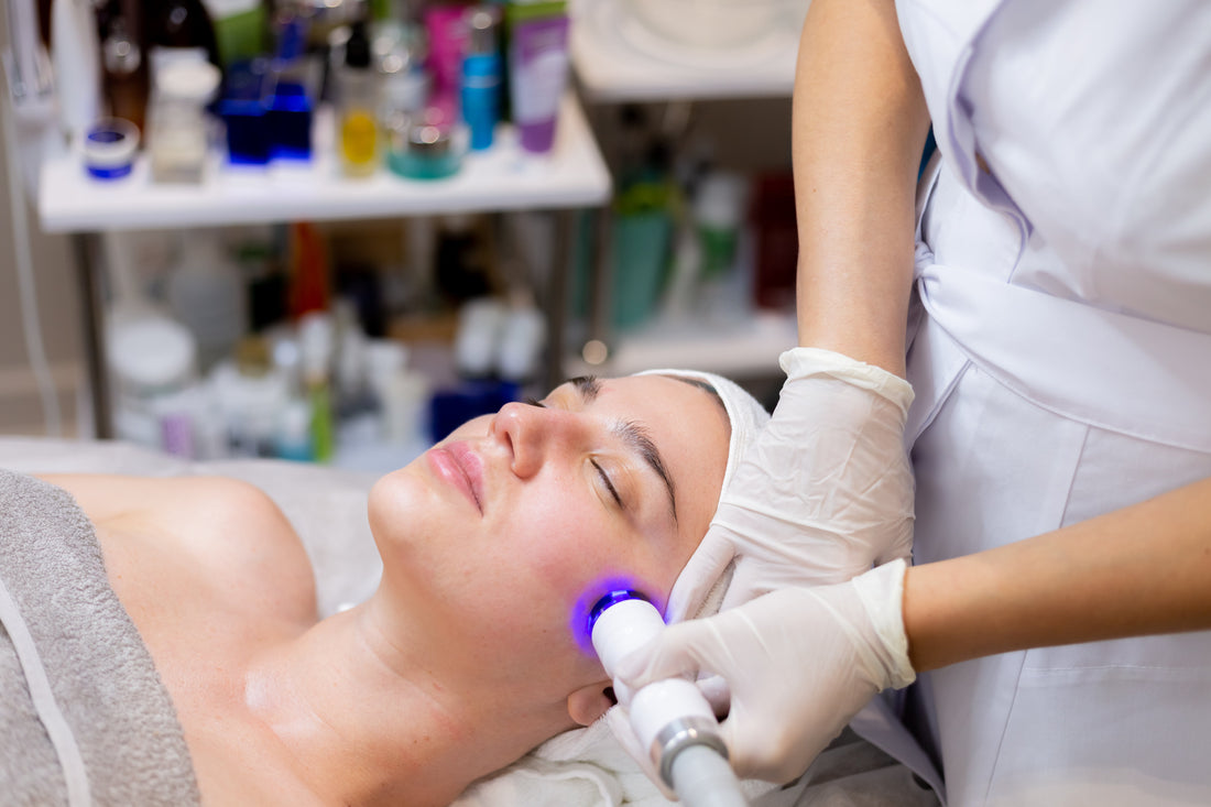 How LED Light Therapy Treatment Helps Acne and Aging