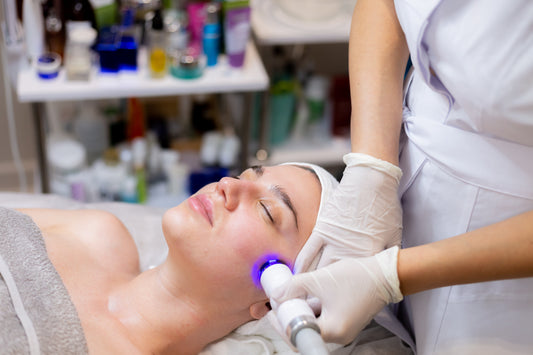 How LED Light Therapy Treatment Helps Acne and Aging